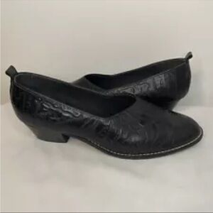 TicTacToes Women’s Embossed Leather Pumps Size 10